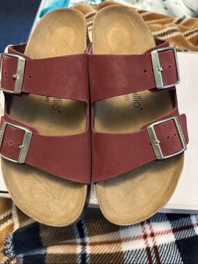Birkenstock woman’s Arizona Double Strap Sandals - Burgundy 39/8-8.5w